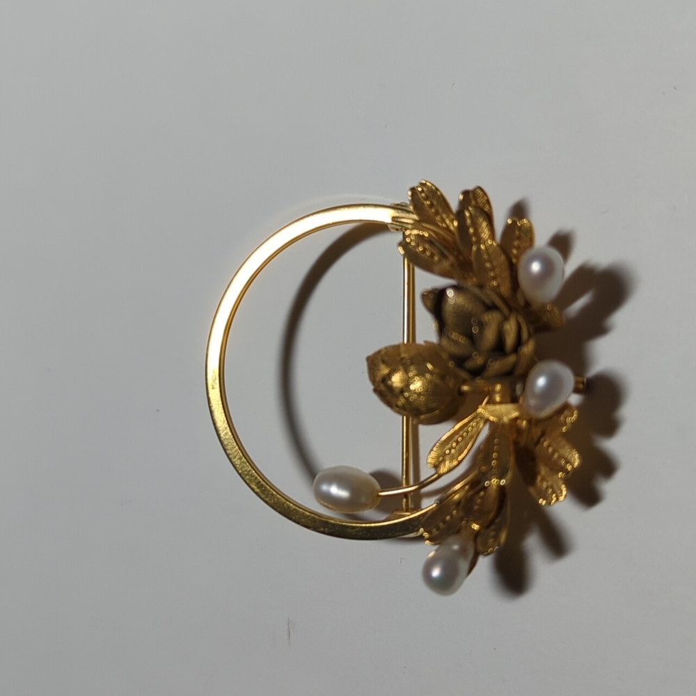 IPS Imperial Pearl Syndicate Pearl Gold Flower Brooch Pin